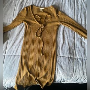 Tight long sleeve brown dress